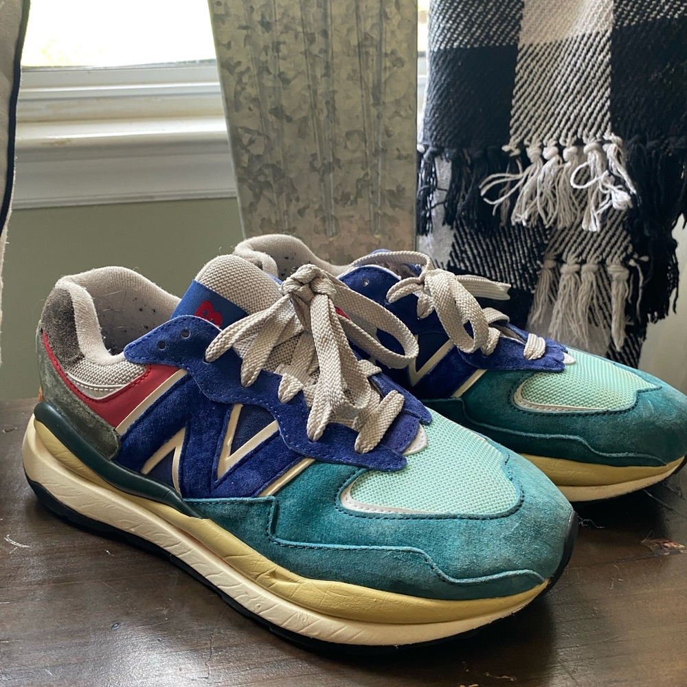 New Balance Men's Shoes - Blue, Green, Red